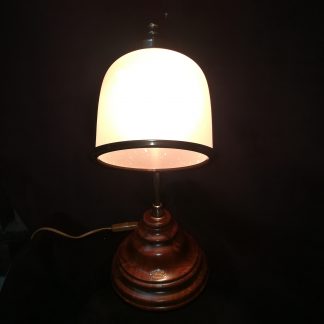 Lámpara de madera.