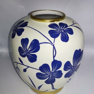 Florero de porcelana.